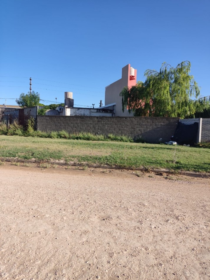 HERMOSA CASA CON SALIDA A DOS CALLES